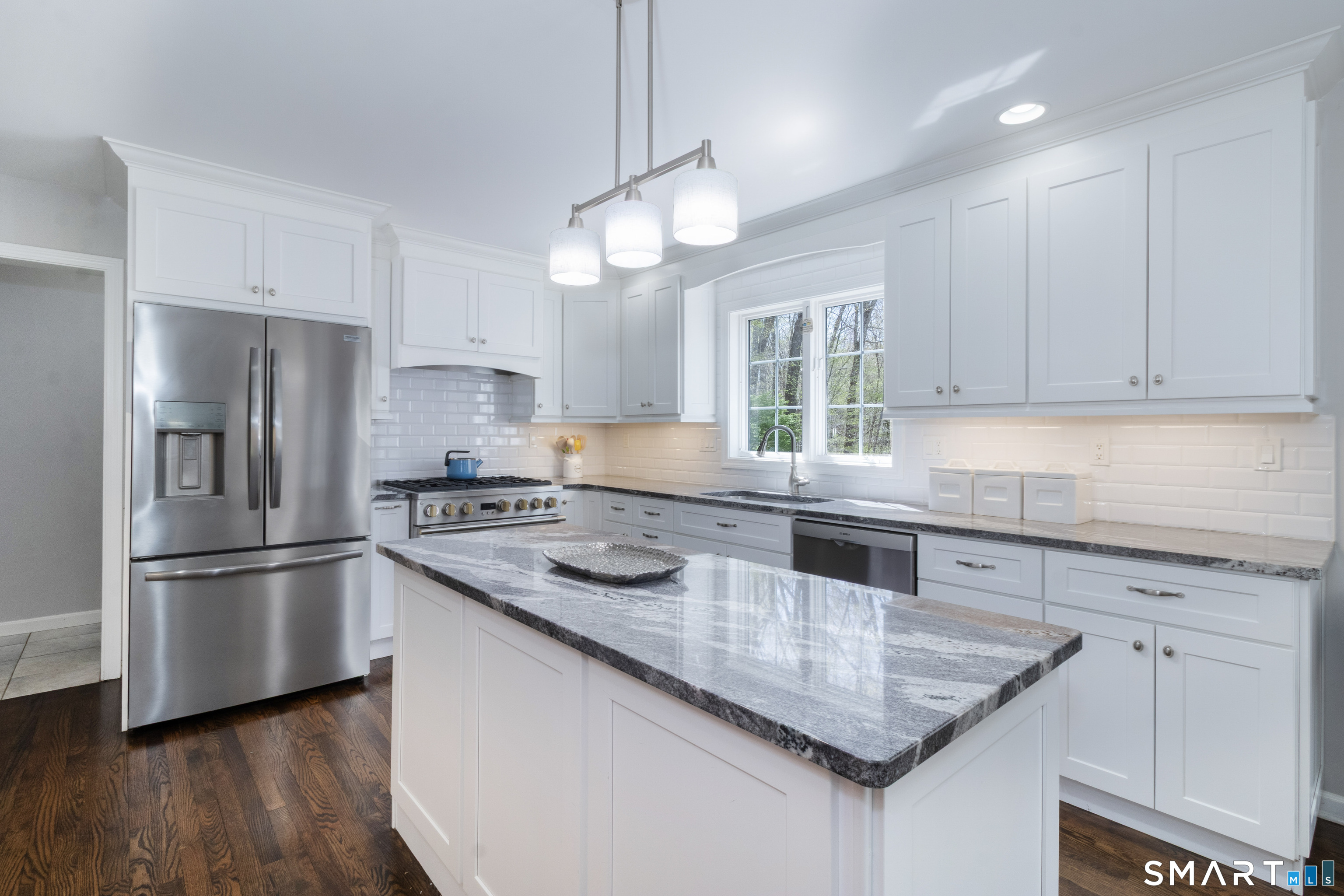 51 Fawn Hill Road Killingworth, CT 06419 - Photo 6 of 37 Kitchen with center island