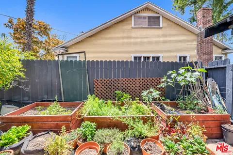 $1,588,000 | 1812 South Bronson Avenue, Los Angeles, CA 90019