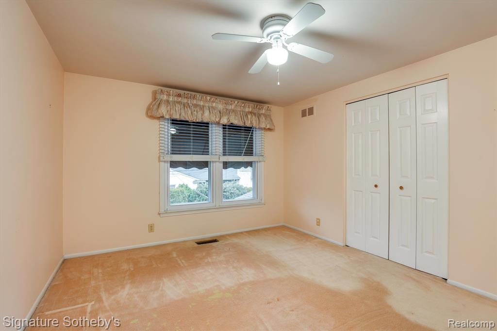 915 Cook Road Grosse Pointe Woods, MI 48236 - Photo 26 of 38