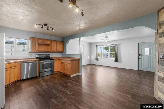 $265,000 | 276 North 6th Avenue, Mills, WY 82604