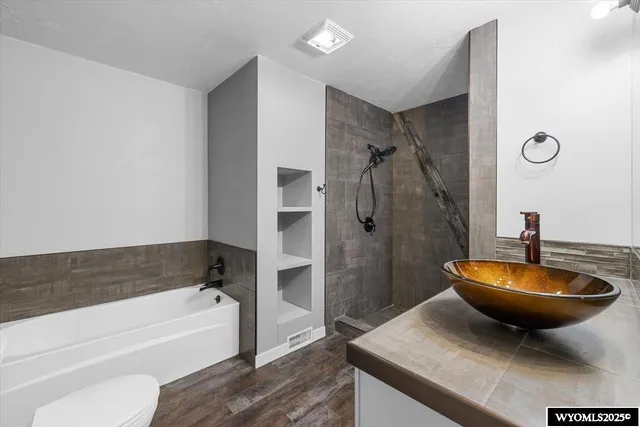 $265,000 | 276 North 6th Avenue, Mills, WY 82604