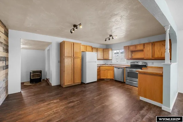 $265,000 | 276 North 6th Avenue, Mills, WY 82604