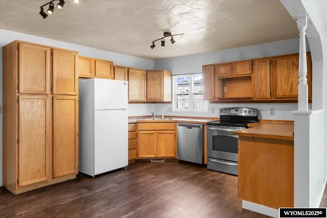 $265,000 | 276 North 6th Avenue, Mills, WY 82604