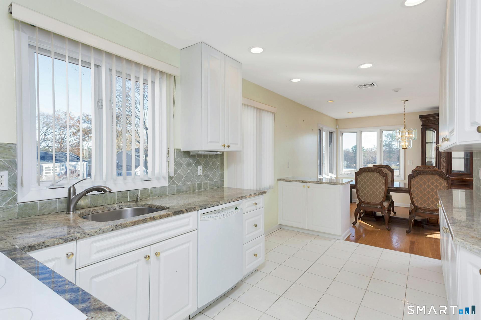 192 Frenchtown Road Bridgeport, CT 06606 - Photo 6 of 22