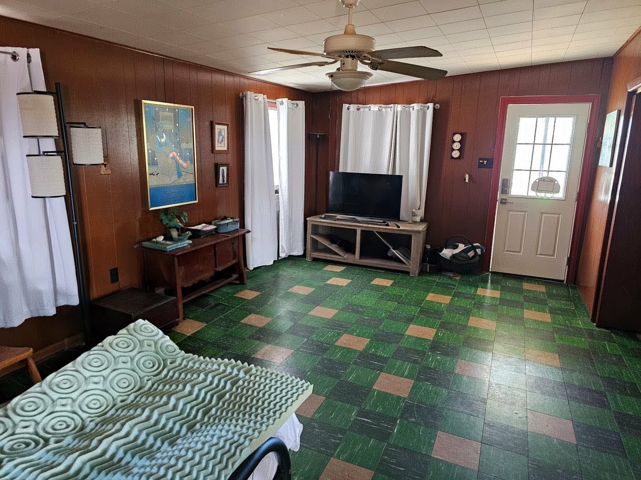 605 Texas Street Surfside Beach, TX 77541 - Photo 4 of 8 a living room with a gaming machine and a table