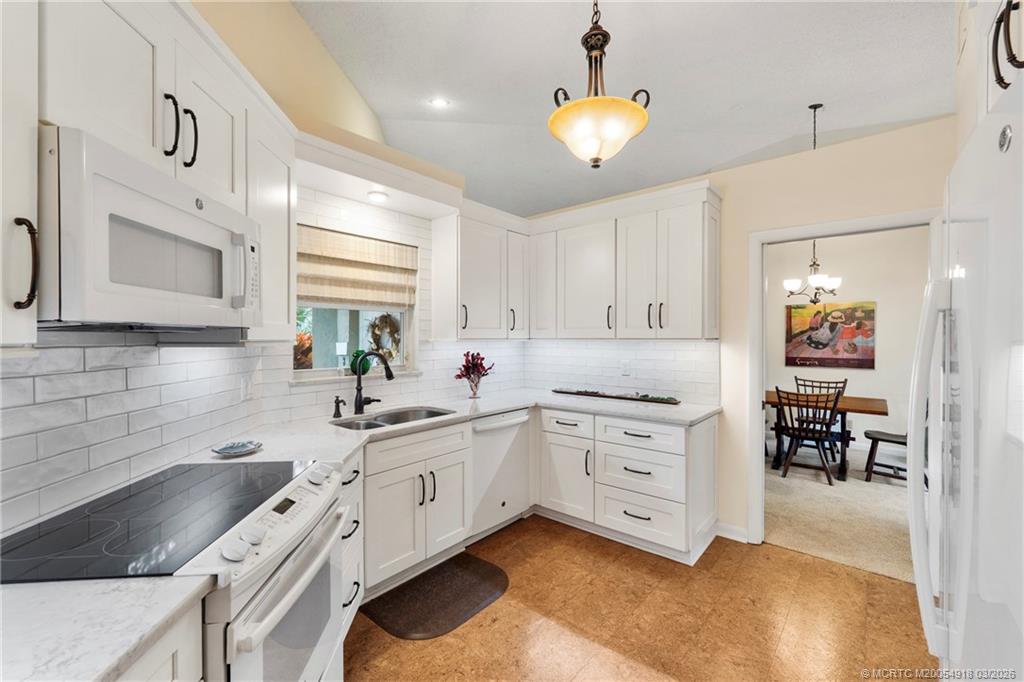 2437 Southwest Foxpoint Trail Palm City, FL 34990 - Photo 13 of 60