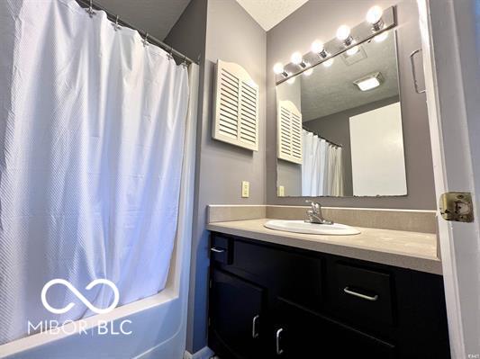 9133 South Pointe Ridge Lane Bloomington, IN 47401 - Photo 3 of 15