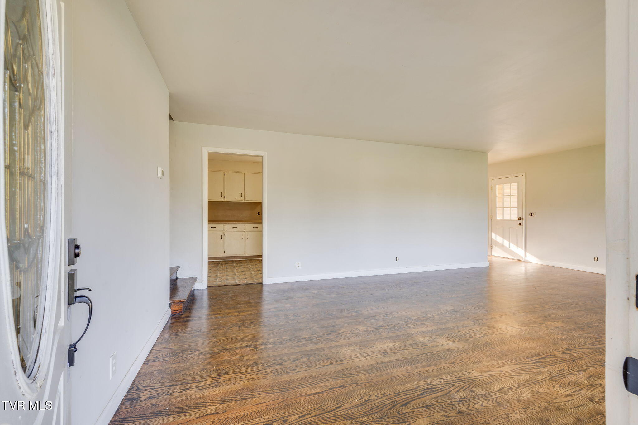 412 Colonial Heights Road Kingsport, TN 37663 - Photo 7 of 29 006