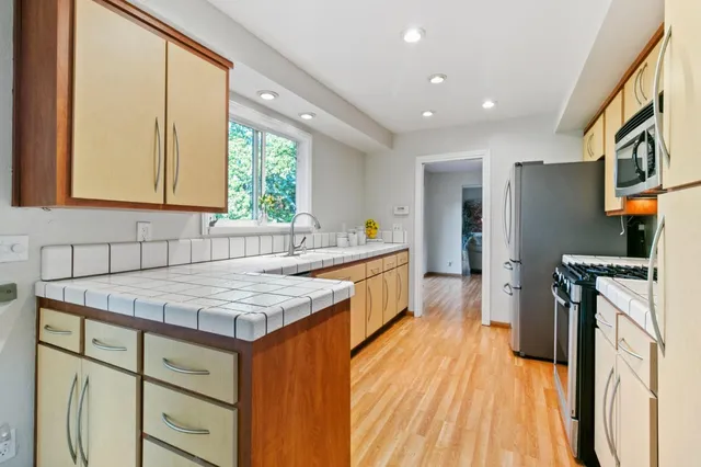 $2,795,000 | 878 Hillcrest Drive, Redwood City, CA 94062