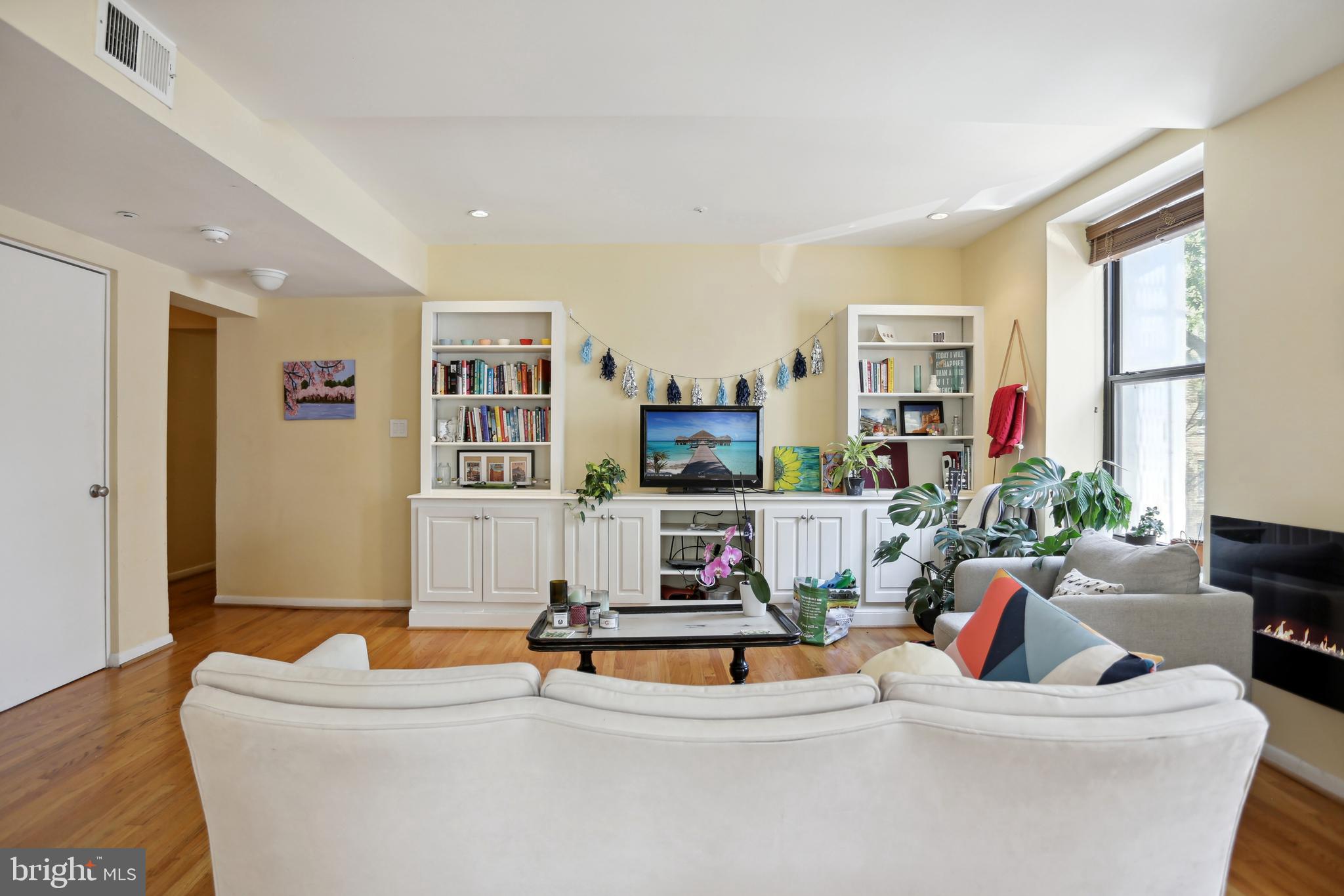 2633 Adams Mill Road Northwest, Unit 105 Washington, DC 20009 - Photo 3 of 26 Gallery Image 3