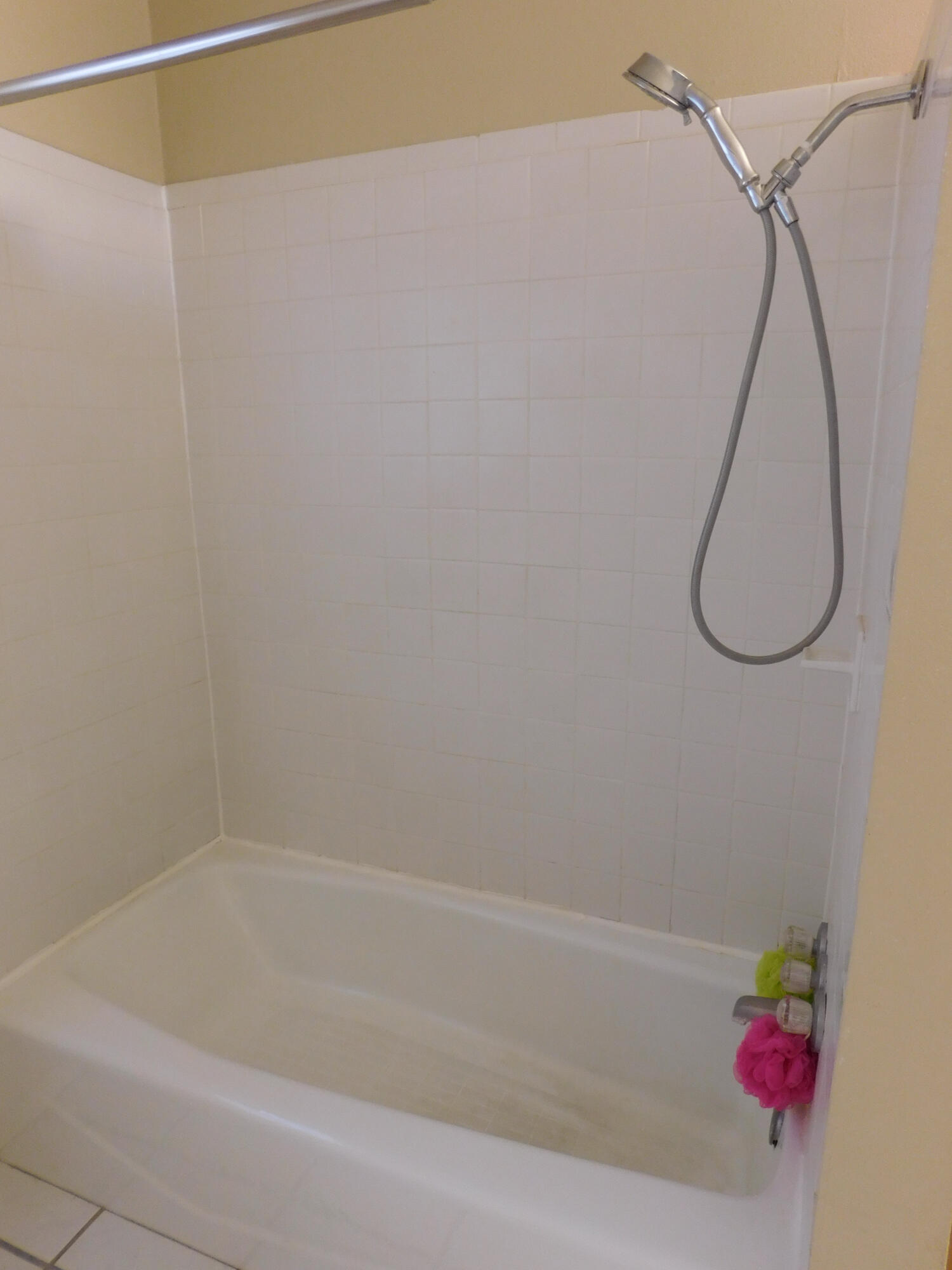 1722 West Ave B Muleshoe, TX 79347 - Photo 11 of 20 a bathroom with a bath tub and a shower