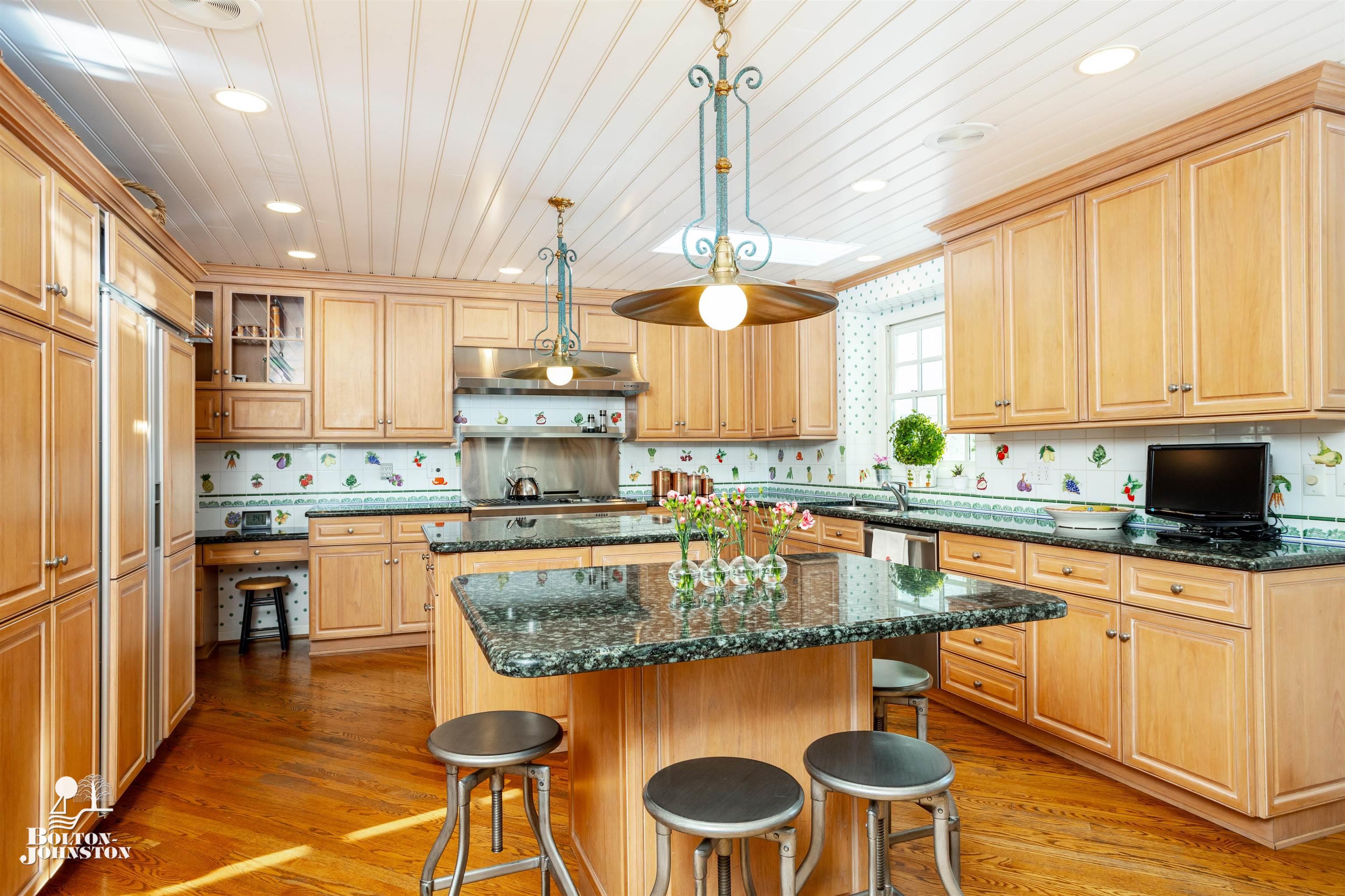 77 Merriweather Road Grosse Pointe, MI 48236 - Photo 15 of 73 50104660-14.JPG