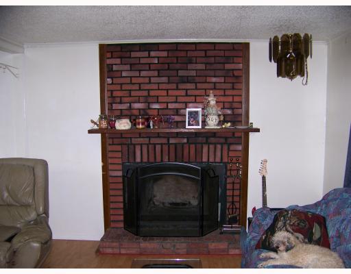 138 Klein Road New Brighton, PA 15066 - Photo 5 of 9 Living Room.