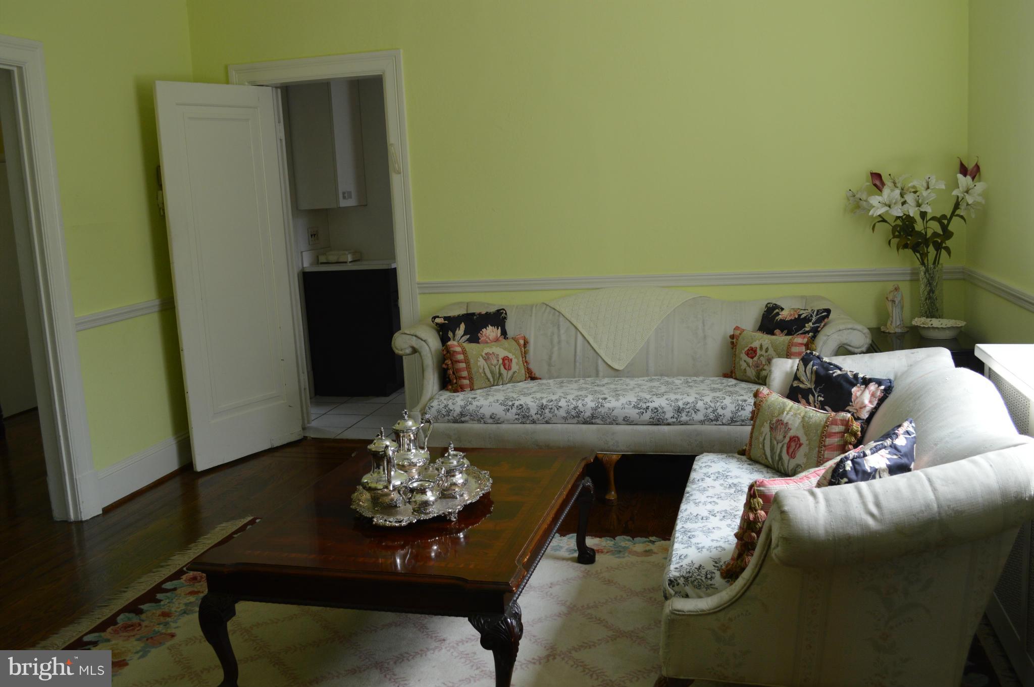 3501 Shelburne Road Baltimore, MD 21208 - Photo 6 of 21 Living Room