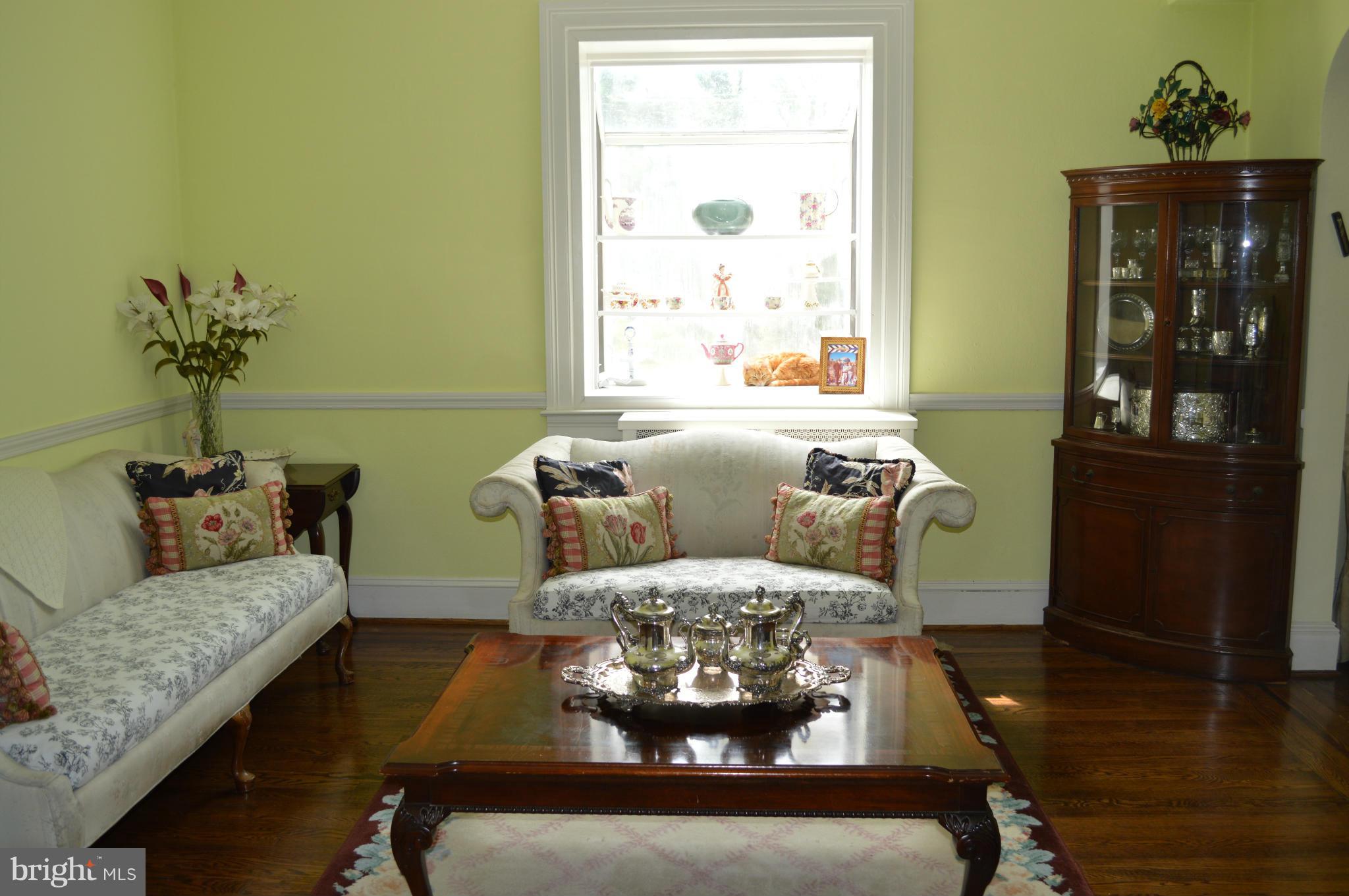 3501 Shelburne Road Baltimore, MD 21208 - Photo 7 of 21 Living Room