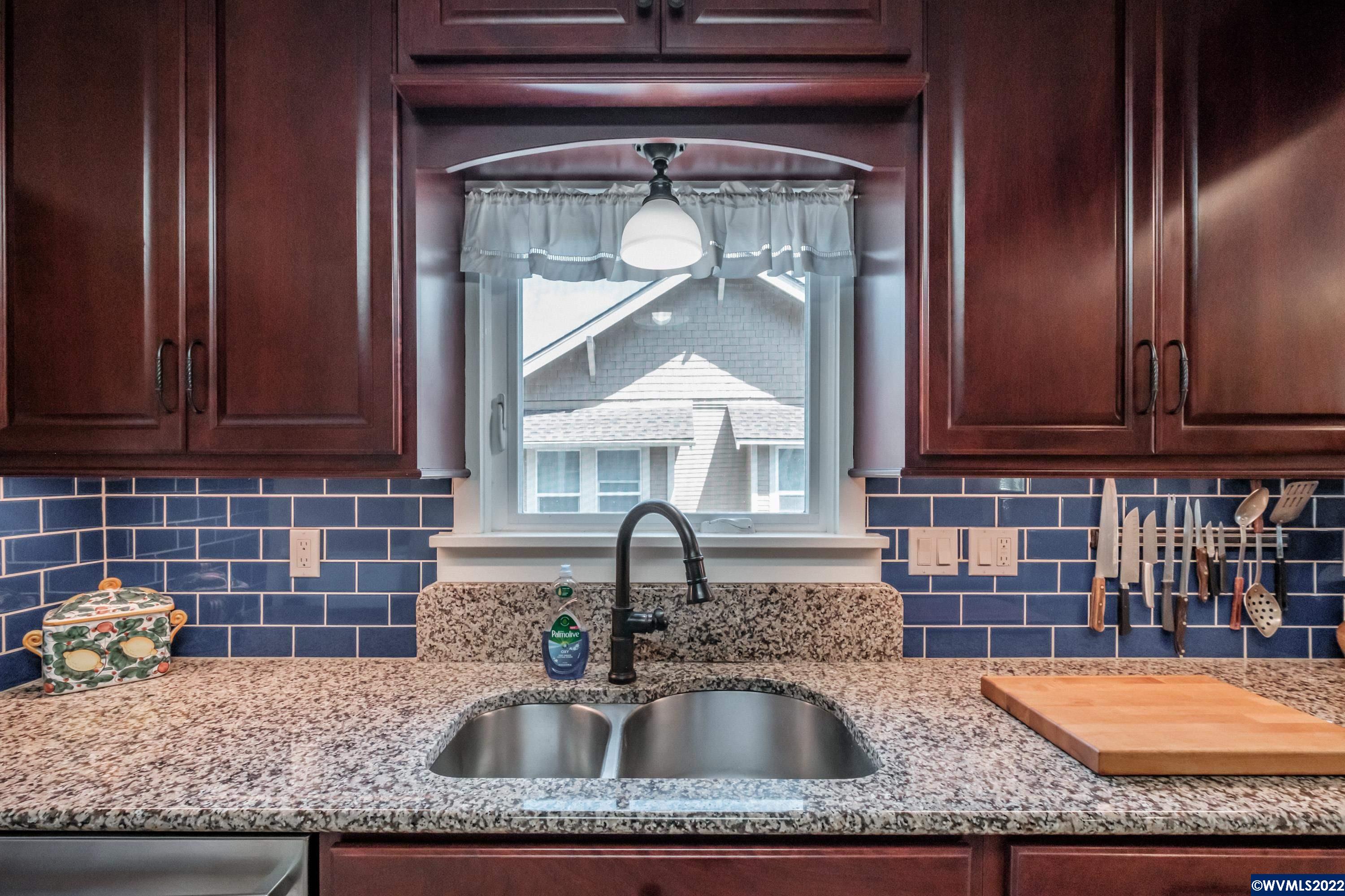 942 Southwest 11th Street Corvallis, OR 97333 - Photo 13 of 42