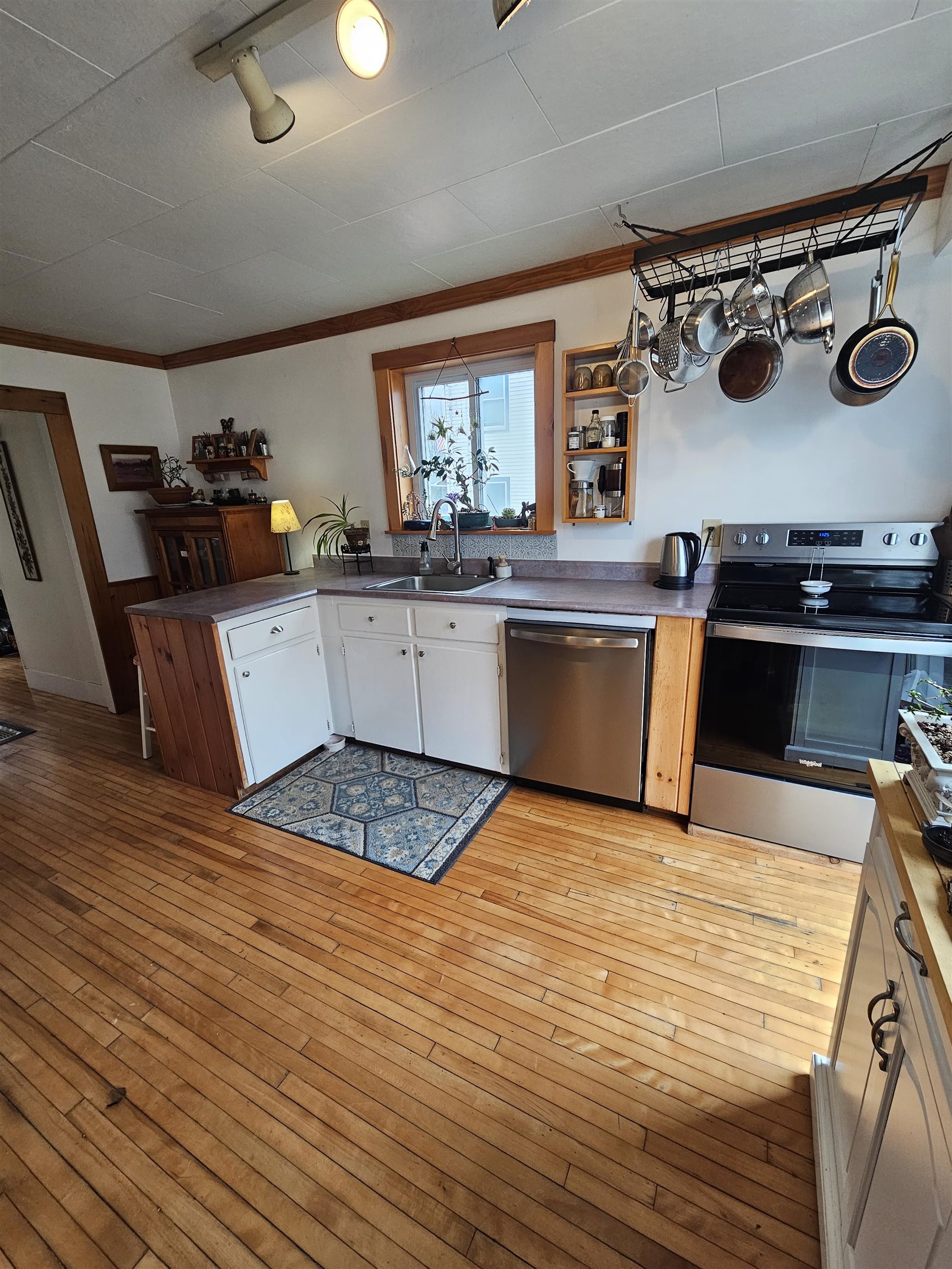 74 North Pleasant Street Troy, VT 05859 - Photo 10 of 57