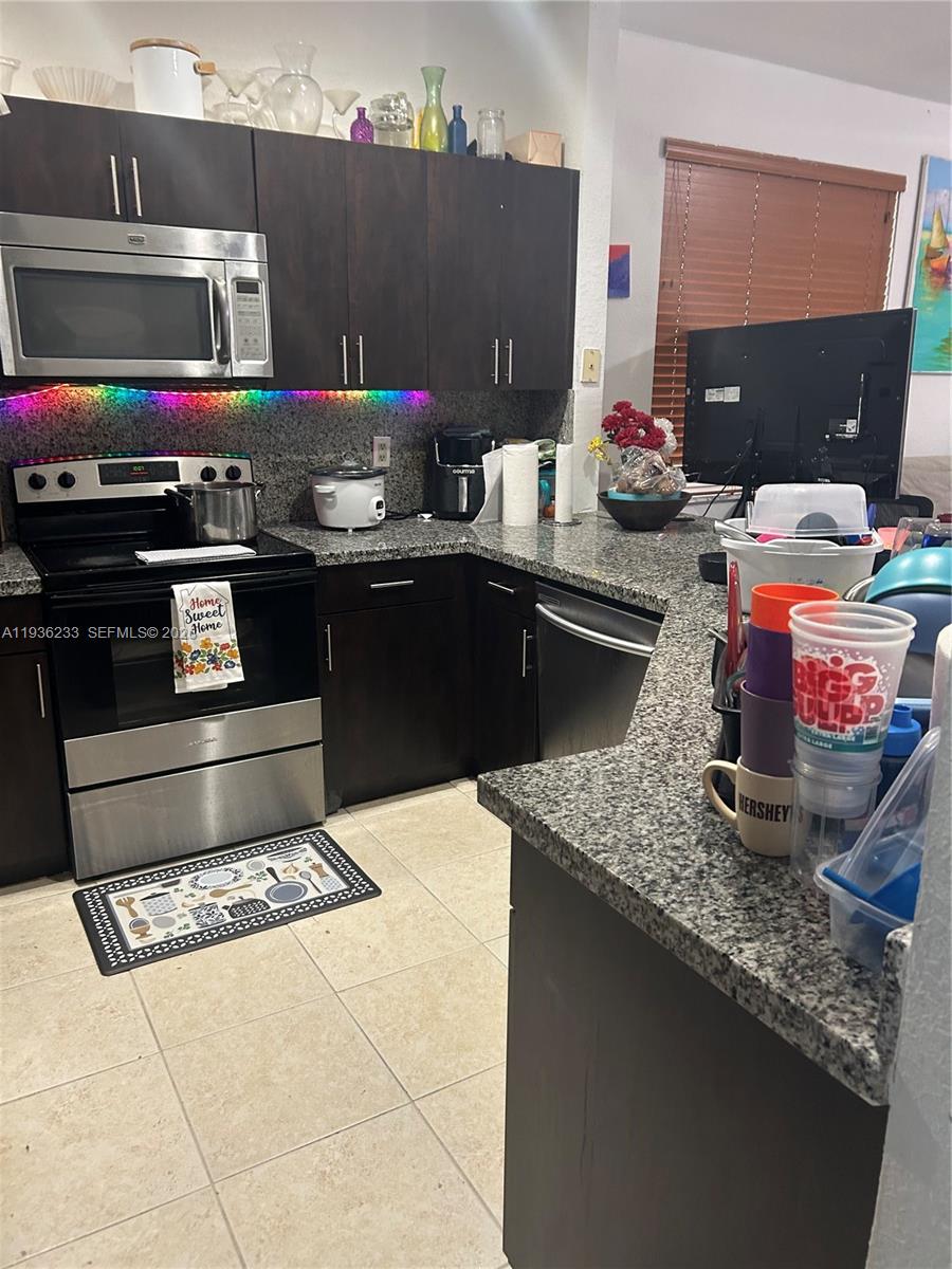 948 Phoenix Way Weston, FL 33327 - Photo 11 of 22