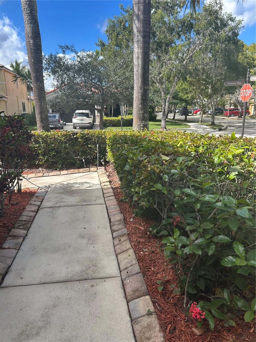 948 Phoenix Way Weston, FL 33327 - Photo 2 of 22