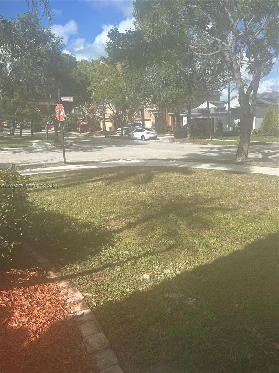 948 Phoenix Way Weston, FL 33327 - Photo 4 of 22