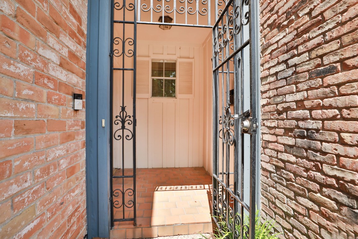 7499 Brompton Street, Unit 7499 Houston, TX 77025 - Photo 2 of 43