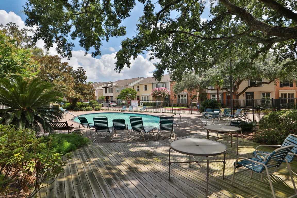7499 Brompton Street, Unit 7499 Houston, TX 77025 - Photo 42 of 43 a backyard of a house with table and chairs