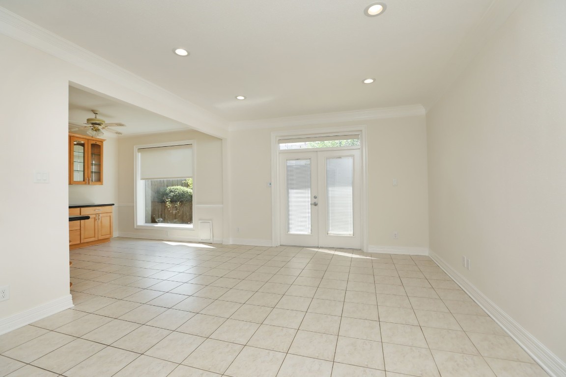 7499 Brompton Street, Unit 7499 Houston, TX 77025 - Photo 10 of 43 a view of an empty room with a window