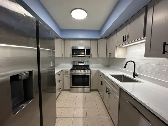 $2,900 | 79 Greenbrook Drive, Unit 79, Stoughton, MA 02072