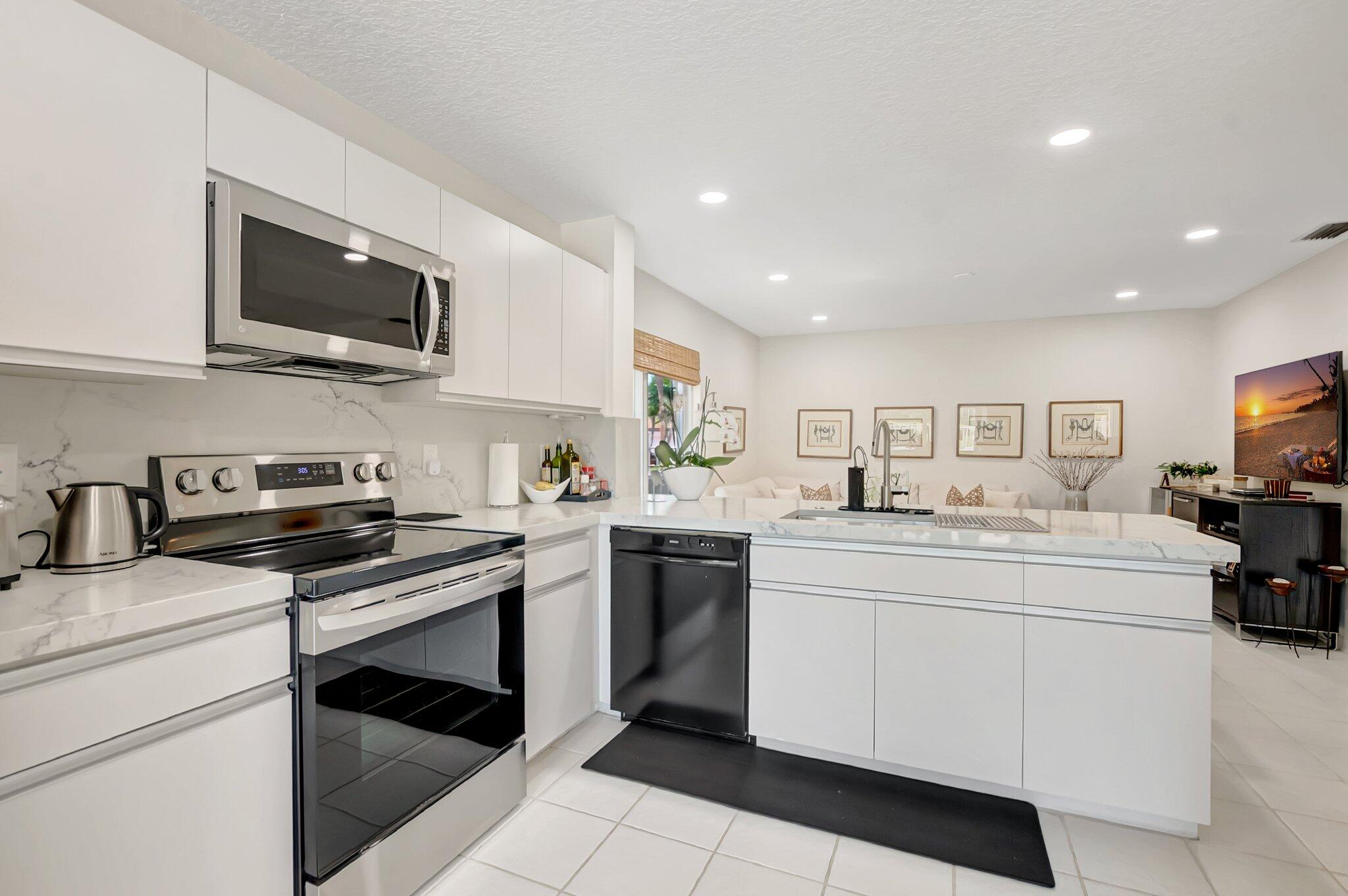 7287 Via Palomar Boca Raton, FL 33433 - Photo 15 of 47 Kitchen