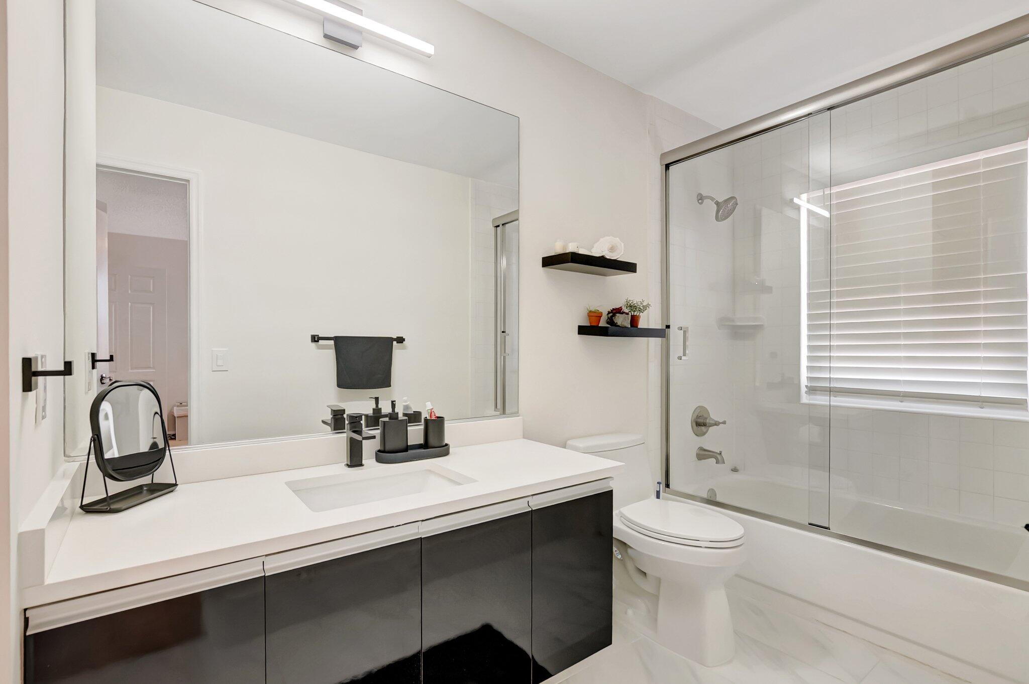 7287 Via Palomar Boca Raton, FL 33433 - Photo 29 of 47 2nd bath