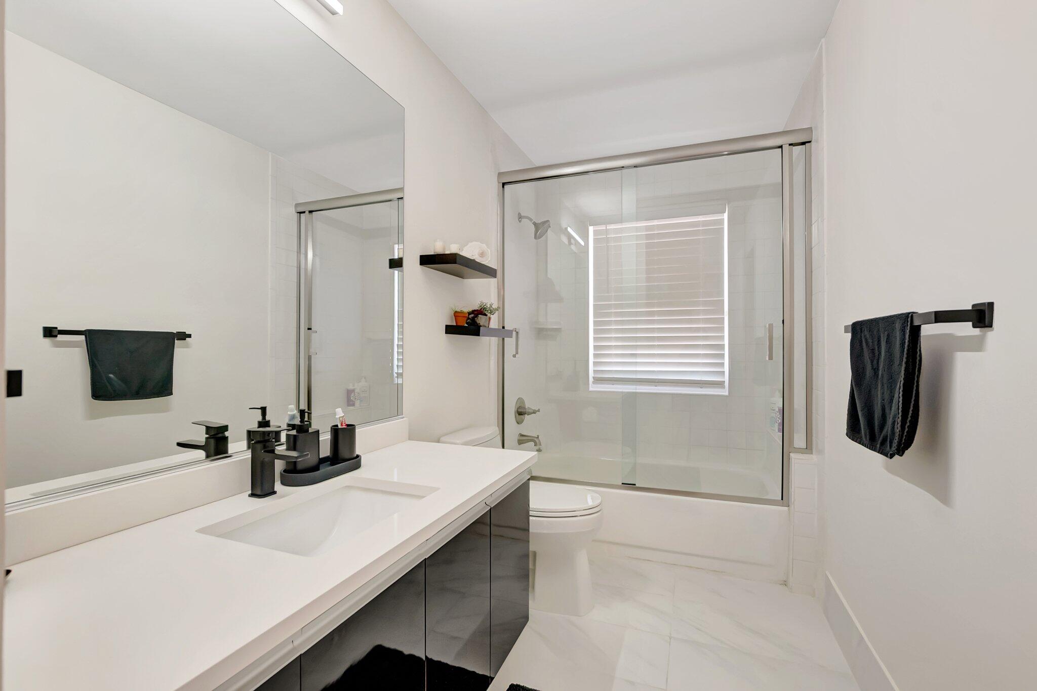 7287 Via Palomar Boca Raton, FL 33433 - Photo 30 of 47 2nd bath