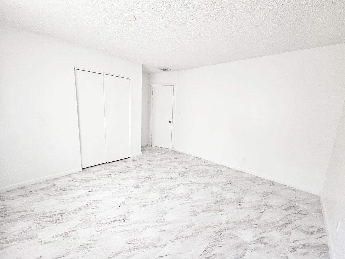 692 Neil Road, Unit 702 West Palm Beach, FL 33415 - Photo 2 of 11 WhatsApp Image 2024-07-12 at 15.59.03 (1