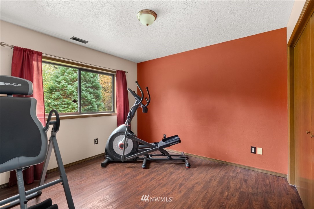237 Frogner Road Chehalis, WA 98532 - Photo 21 of 37 a view of a room with gym equipment