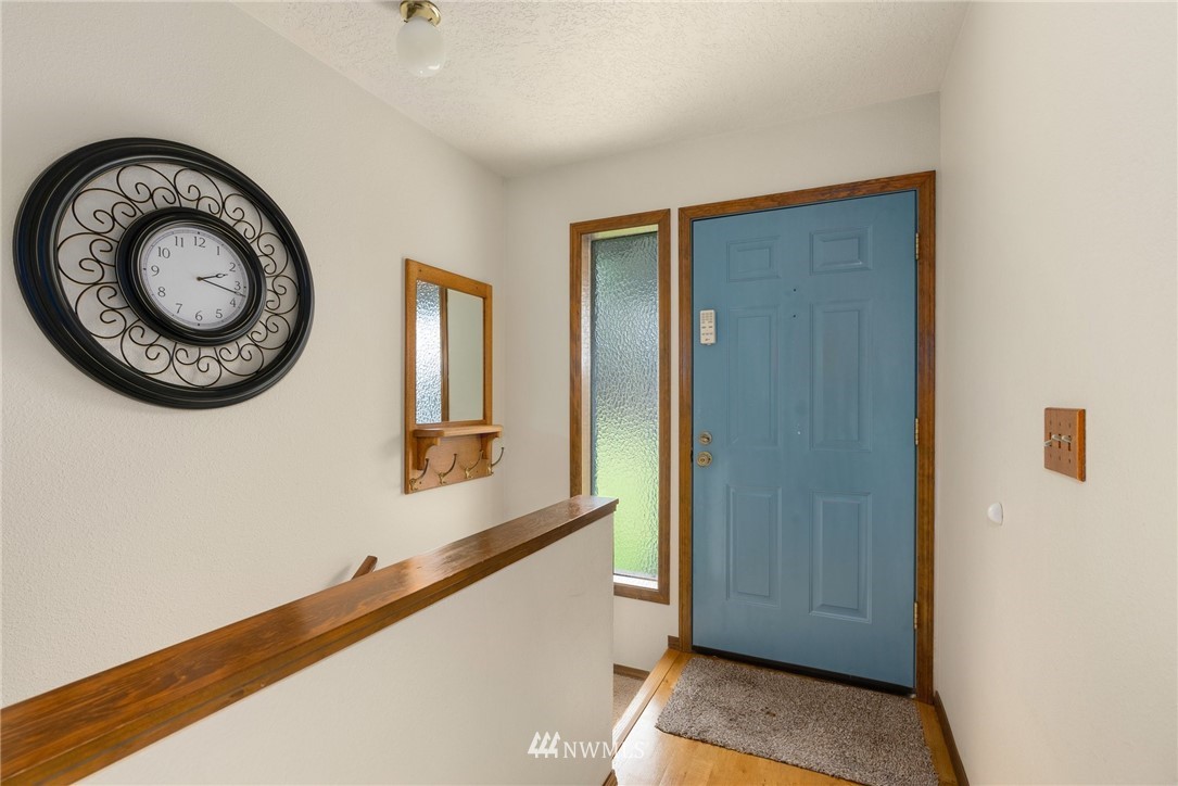 237 Frogner Road Chehalis, WA 98532 - Photo 5 of 37 a view of a hallway with elevator