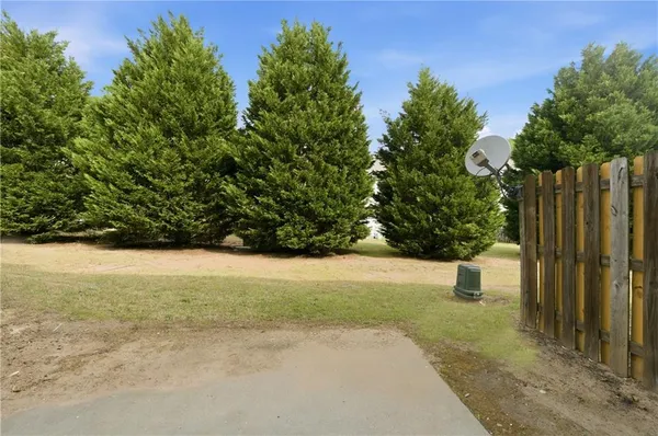 a view of a yard