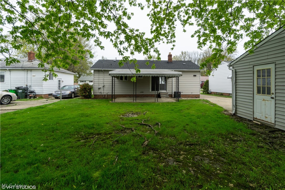 30112 Vineyard Road Willowick, OH 44095 - Photo 5 of 23
