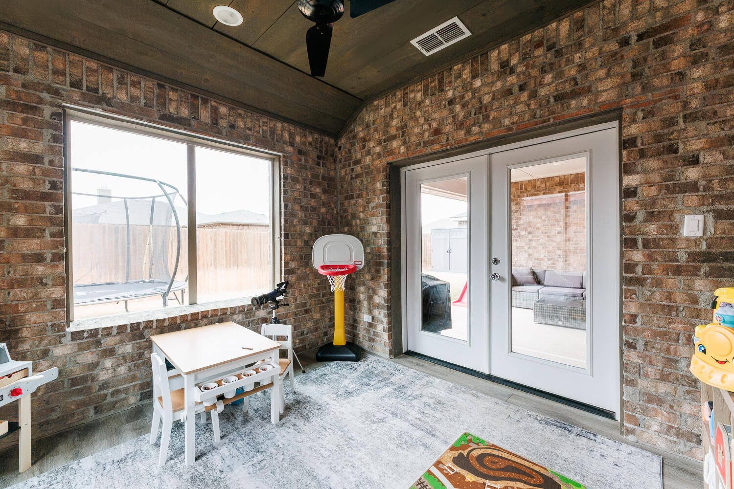 2318 103rd Street Lubbock, TX 79423 - Photo 46 of 51 Sun Room