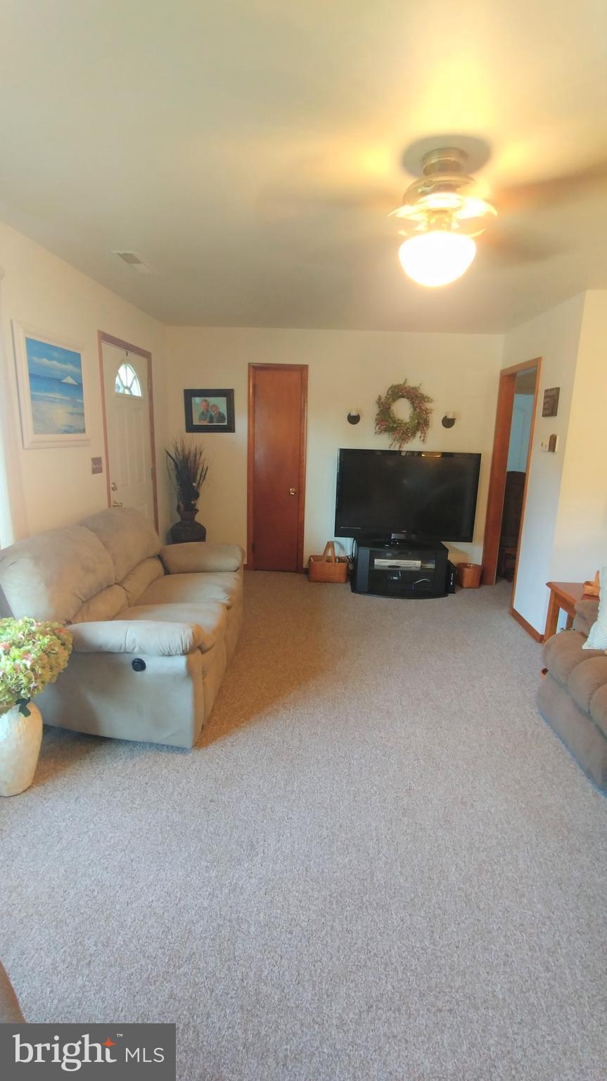5559 Bonnie Brook Road Cambridge, MD 21613 - Photo 3 of 28 Living Room