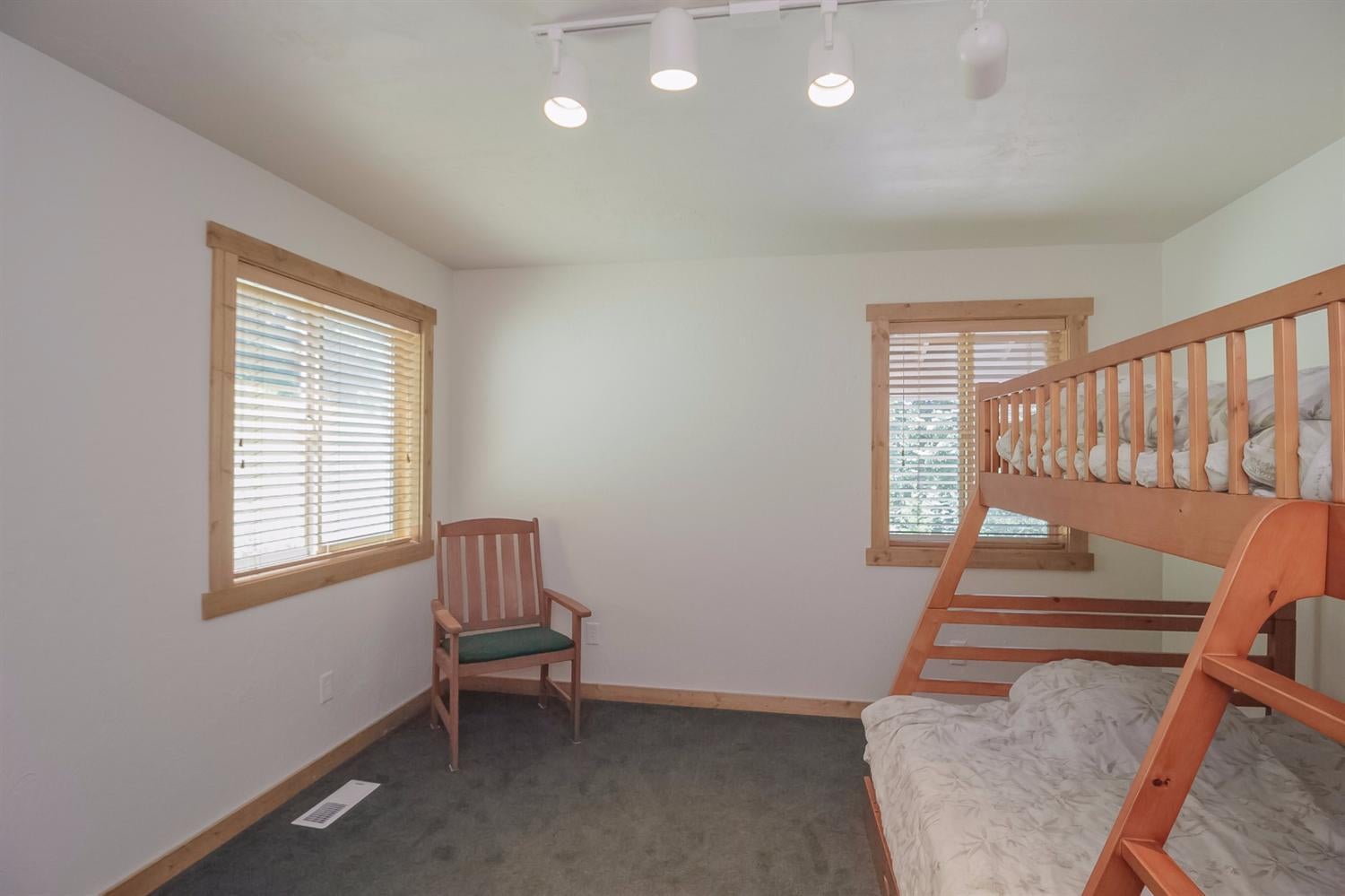 2008 Hyatt Prairie Road Ashland, OR 97520 - Photo 15 of 21 Gallery Image 15