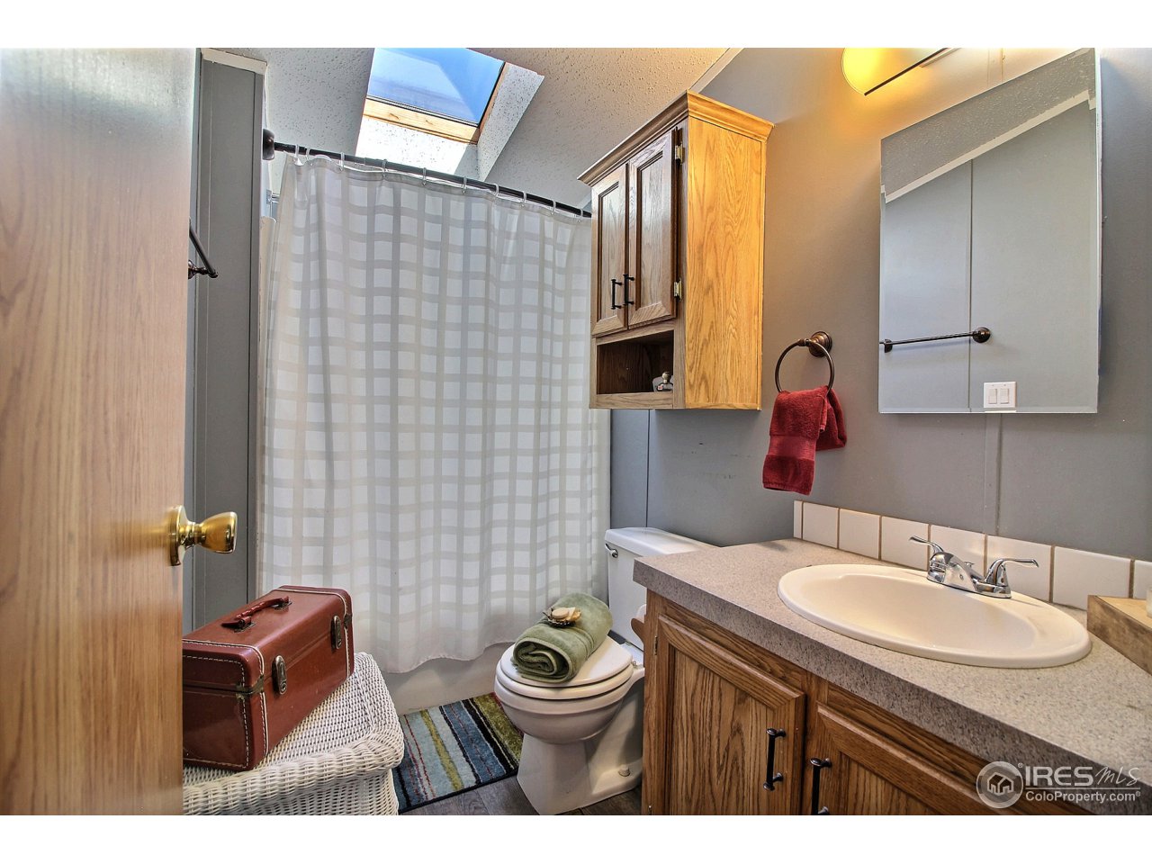 3115 West 3rd Street Road Greeley, CO 80631 - Photo 26 of 29 Shared Bathroom