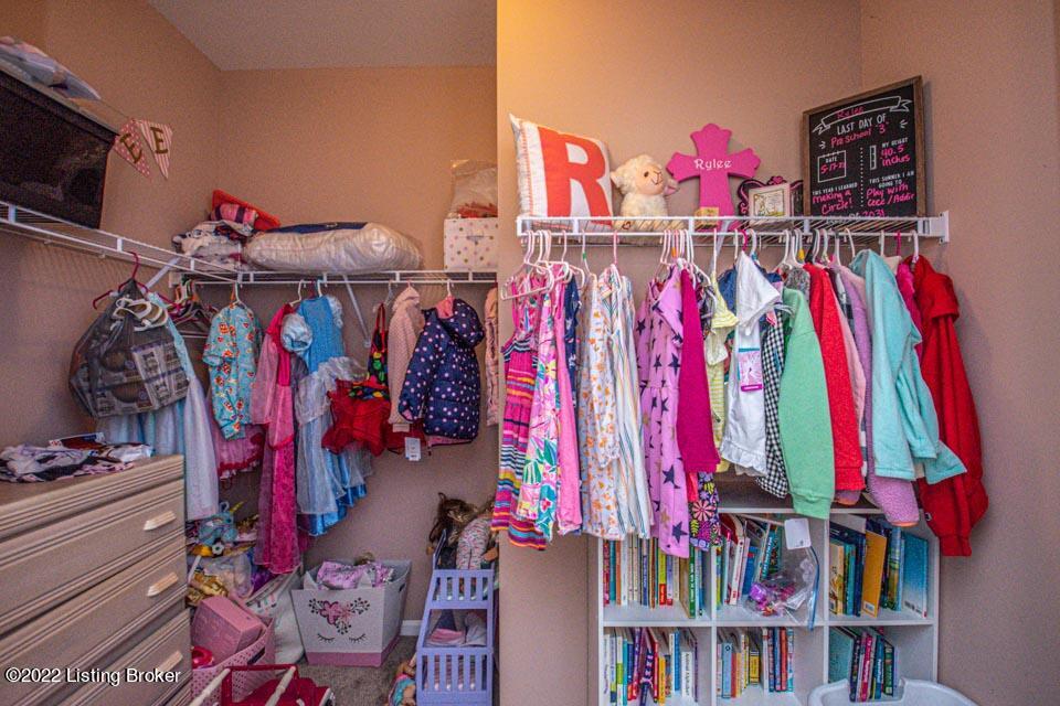 10205 Vantage Road Louisville, KY 40299 - Photo 19 of 30 022_Walkin Closet