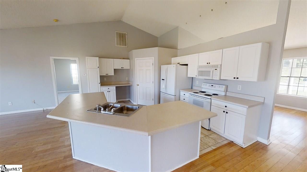 208 Spring Street Duncan, SC 29334 - Photo 7 of 24 Gallery Image 7