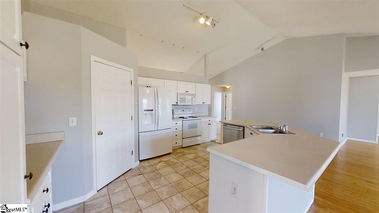 208 Spring Street Duncan, SC 29334 - Photo 8 of 24 Gallery Image 8