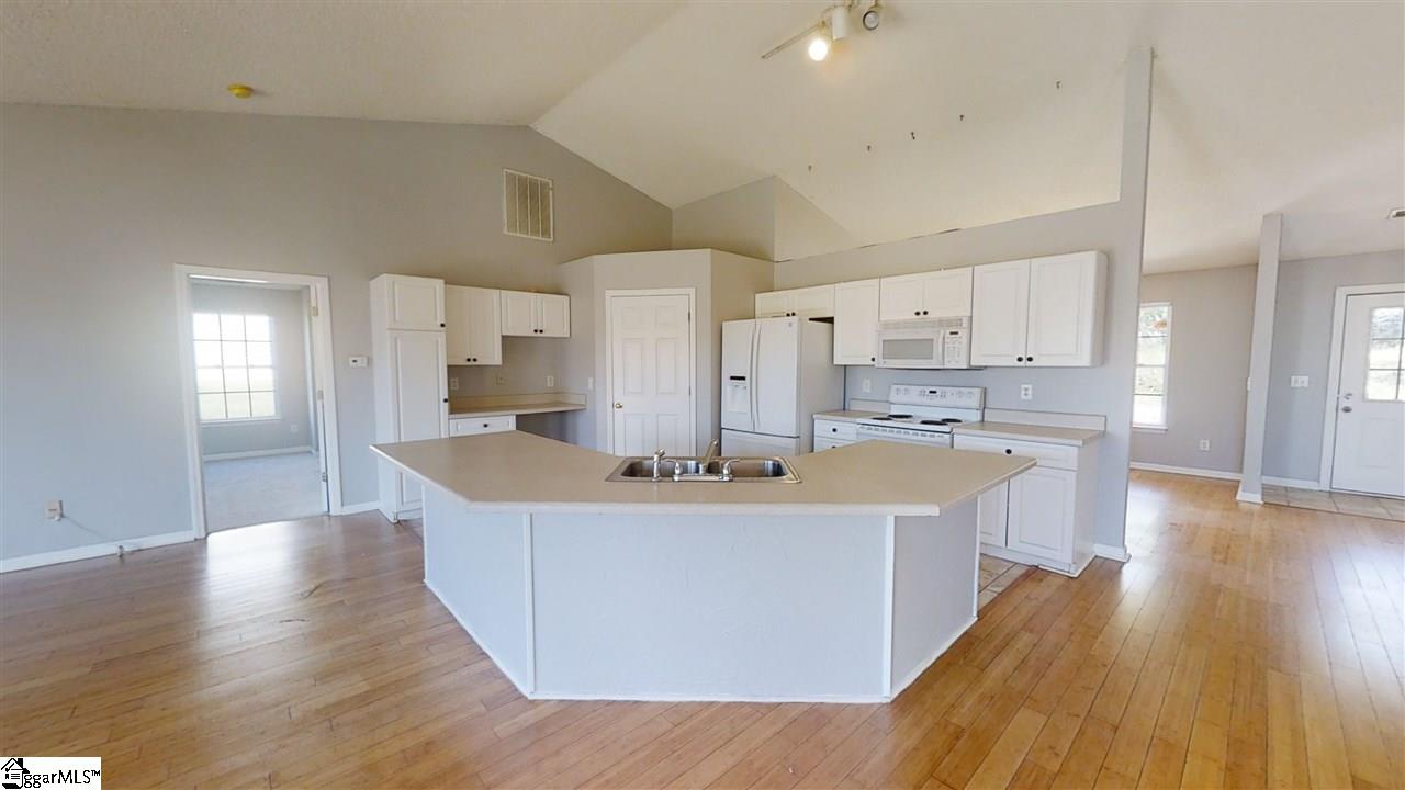 208 Spring Street Duncan, SC 29334 - Photo 9 of 24 Gallery Image 9