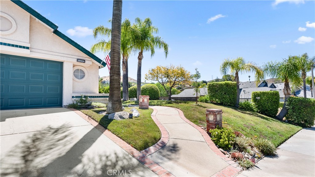 28924 Raintree Lane Saugus, CA 91390 - Photo 2 of 47