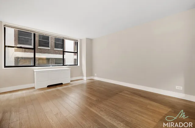 $3,900 | 330 East 39th Street, Unit 9N | Murray Hill