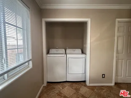 $4,500 | South Harcourt Avenue, Los Angeles, CA 90016