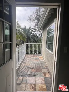 $4,500 | South Harcourt Avenue, Los Angeles, CA 90016