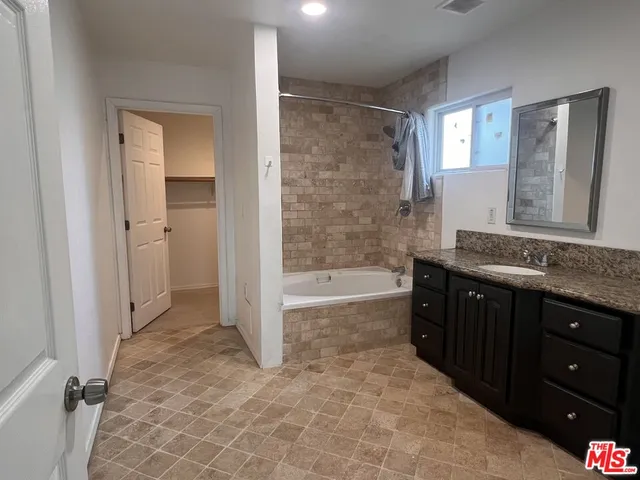 $4,500 | South Harcourt Avenue, Los Angeles, CA 90016