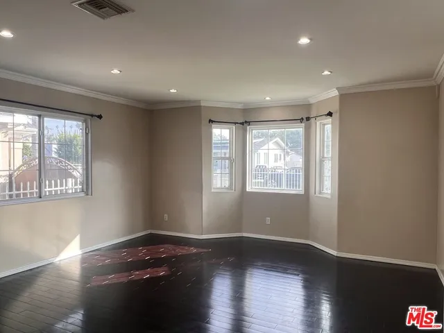 $4,500 | South Harcourt Avenue, Los Angeles, CA 90016